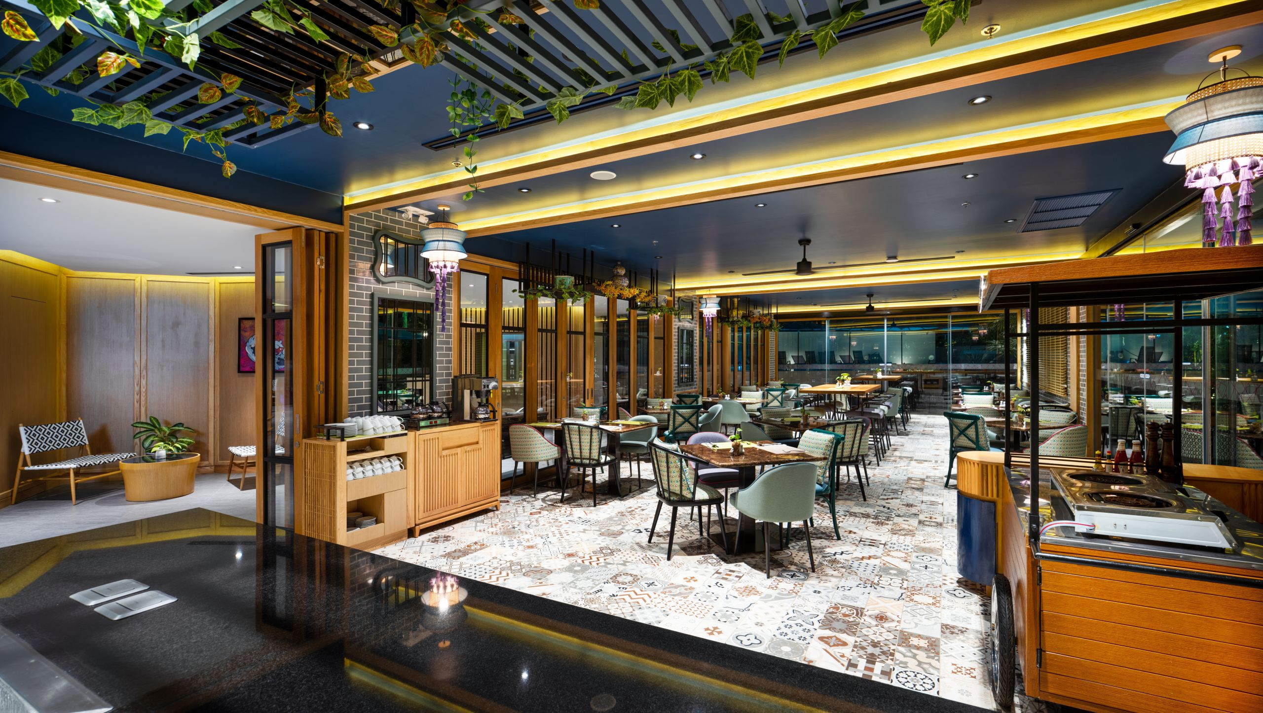 Chens-Restaurant-and-Bar-scaled