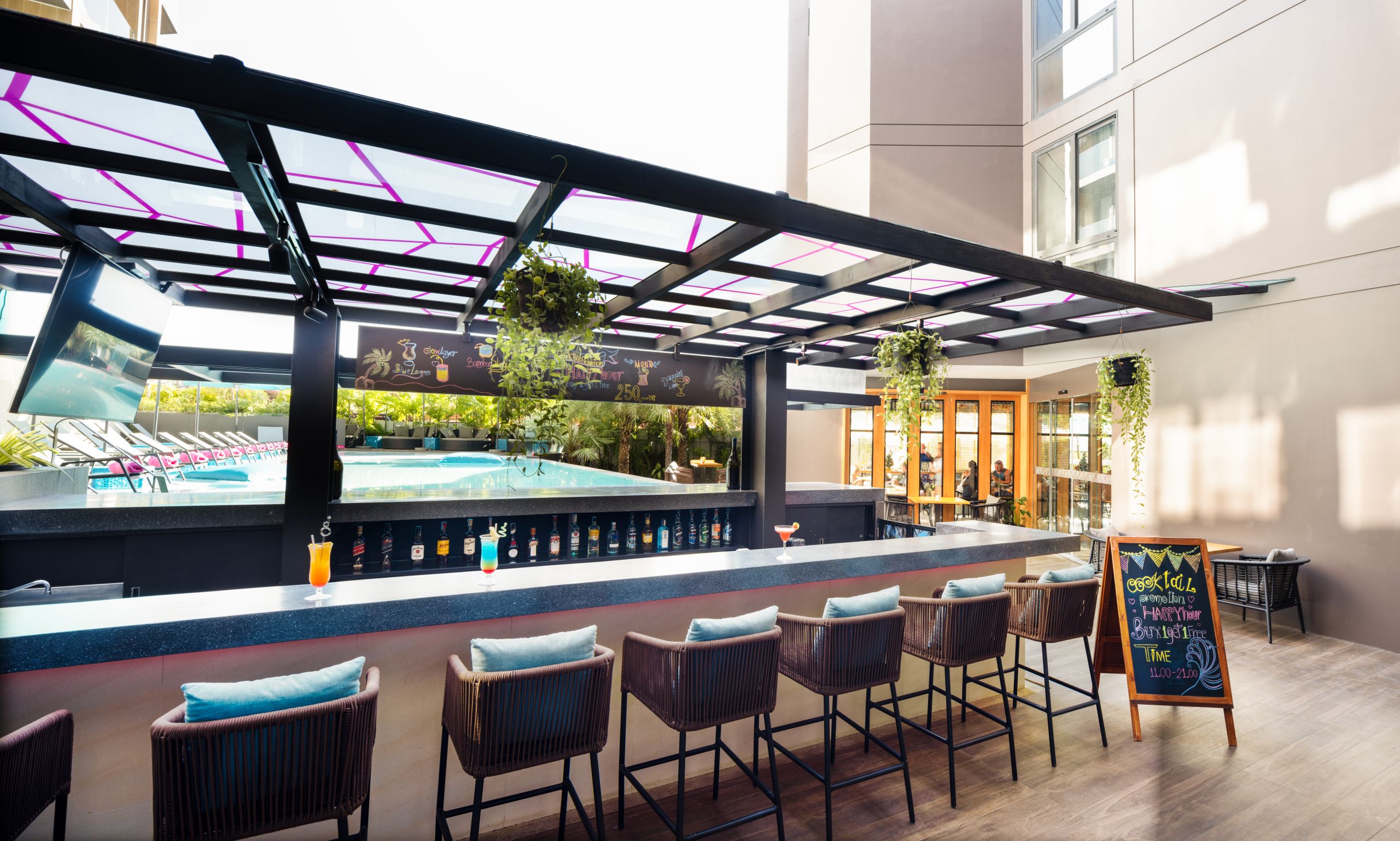Pool-Bar-scaled