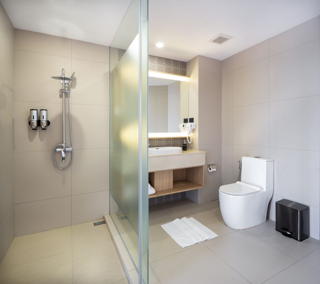 Standard-Room-Bathroom--scaled